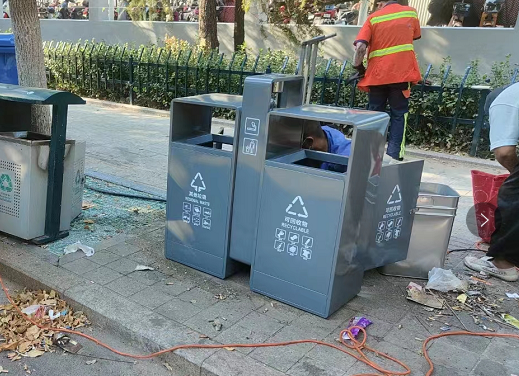 一款钢制分类垃圾桶亮相潍坊，助力国庆节城市卫生