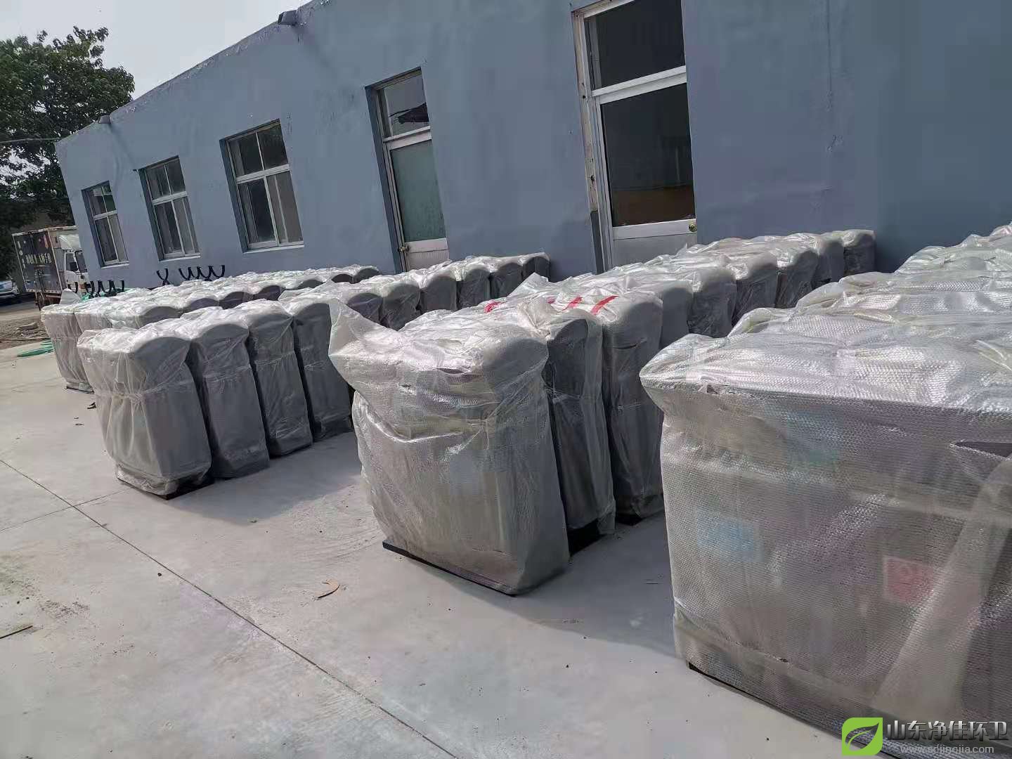 钢木分类垃圾桶出厂送货